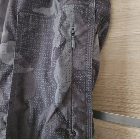 prAna Sky Canyon Jogger Pants Women’s 8 Gray Camo Zip Pockets Hiking - Picture 3 of 16